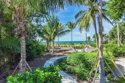 Image de Captiva Charm - Gulf front Olde Captiva style cottage