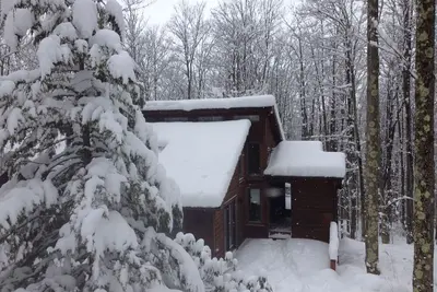 Image de Cozy Cabin Getaway - Convenient to 4 Ski Areas, Hiking and Mountain Bike Trails