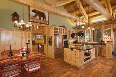 Image de Homewood Hideaway - 4 bedroom, 3 bath, beautiful construction