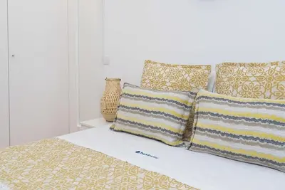 Image de 3 Restfull Cozy Flats w/ Balcony by HostWise