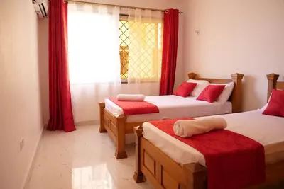 Image de 3 Bedroomed Fully Furnished Apartment
