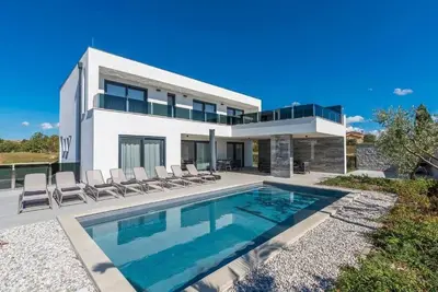 Image de Maison de vacances Novigrad pour 1 - 8 personnes avec 4 chambres à coucher - Maison de vacances