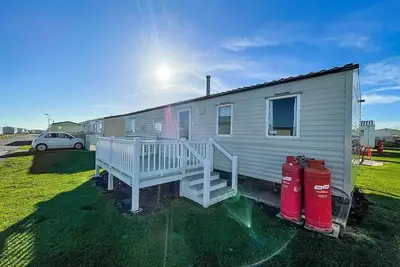 Image de 3 bed, 8 berth caravan for hire at St Osyth Park near Clacton-on-Sea ref 28039cw