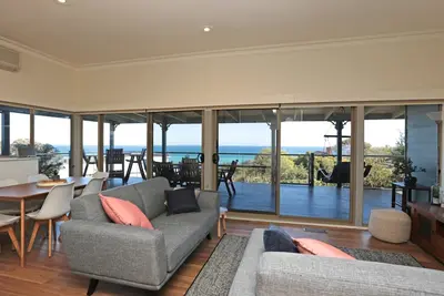 Image de Bay Views On Browne Mccrae