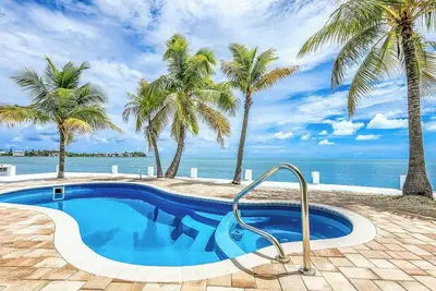 Image de Swept Away  3br/2ba Keys Retreat with Pool, Dock & Stunning Open Water Views