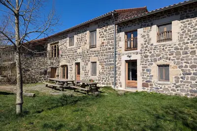 Image de Maison de caractère avec grand terrain, proche d'Arlempdes, labels ECOGÎTE et Tourisme & Handicap
