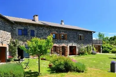 Image de Ancienne ferme avec terrasse abritée au pied du pic du Lizieux