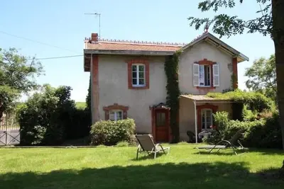 Maison de charme avec grand parc pour des vacances en famille au cœur de l'Auvergne