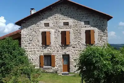 Maison en pierres avec cheminée et jardin - Proche St-Paulien