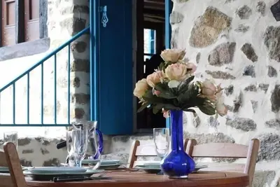 Maison de caractère avec terrasse à 300m de l'Allier, idéale pour pêche, détente et activités familiales