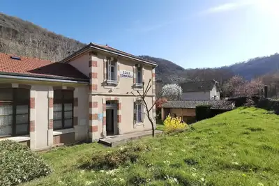 Image de Gîte chaleureux 6 pers avec cour privée en bord de rivière près de Langeac