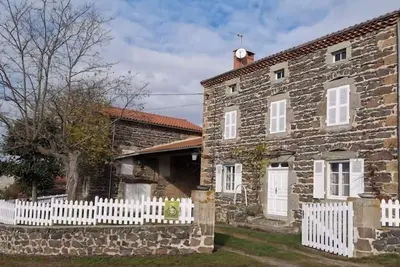Image de Maison familiale calme avec terrasse et circuits de randonnée