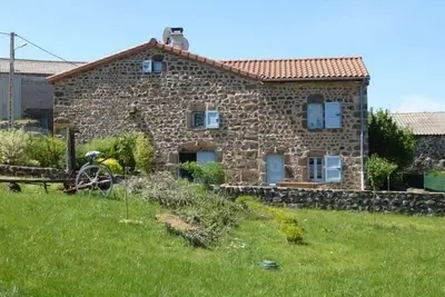Image de Gîte de charme en Auvergne, idéal pour détente et activités, tout confort, jardin, wifi et équipements bébé