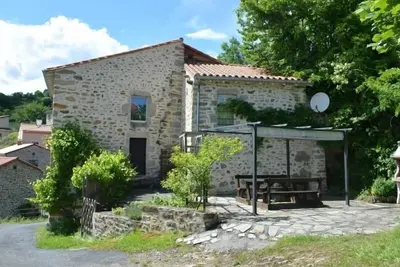 Image de Maison pittoresque avec terrasse et Bbq, calme près de Langeac