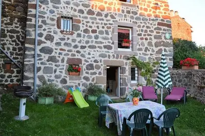 Image de Maison de charme en pierres - Proche Puy-en-Velay, idéal familles, randos & confort moderne