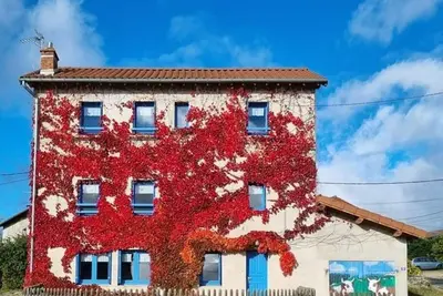 Image de Maison de Village Indépendante avec Cour Fermée et Garage - Proche Sites Médievaux et Nature