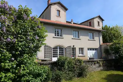 Image de Maison calme avec grand terrain, proche commodités et sites médiévaux