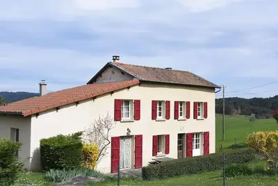 Image de Maison avec cheminée et grand terrain, proche nature et randonnées