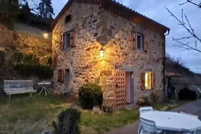 Maison de vigne avec terrasse et cheminée