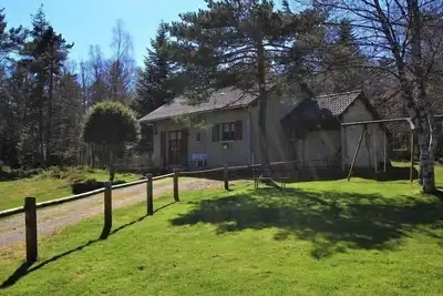 Petit Gîte Enchanté au Cœur de la Forêt du Meygal, Proche du Lac Bleu