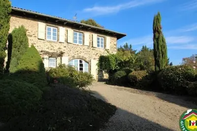 Ferme XVIe siècle rénovée avec jardin clos et WiFi