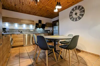 Image de Gîte avec terrasse privative et jardin fleuri à Saugues, tout inclus