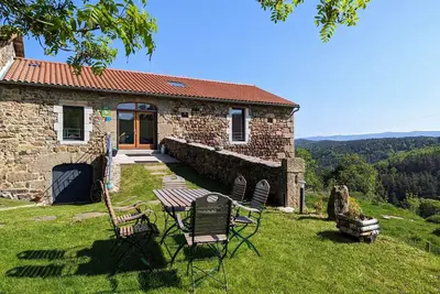Image de Gîte au calme avec équipements Pmr, parking, animal accepté