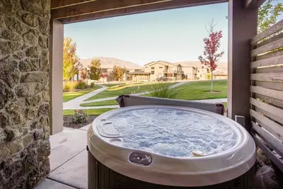 Image de Hot Tub, Air Hockey Table, Fireplace - Huntsville, Utah near Snowbasin
