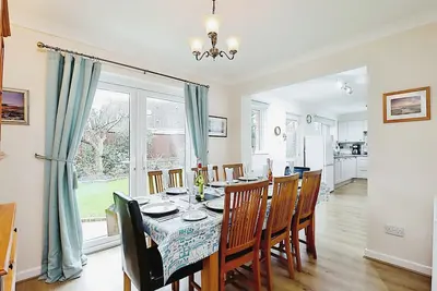 Image de Helms House - a house that sleeps 8 guests in 4 bedrooms