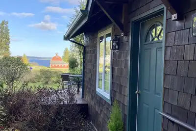 Image de Near Downtown Langley Shops & Restaurants! Cozy View Cottage & Pet Friendly!