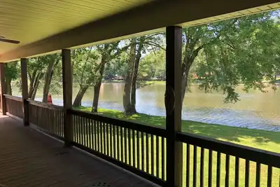 Image de The River's Edge - Rare find along The Allegheny River 3 bedroom/ 1 1/2 bath