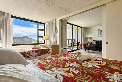 Image de Aloha-Waikiki Ocean Views, Pool, Free Parking, Sleep 4 and More! ! ! Wb28