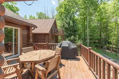 Image de Rustic Dog Friendly Cabin w/ Hot Tub & Lake Fun