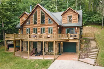 Image de Rustic Comfort w/ Hot Tub & Mountain Vibes