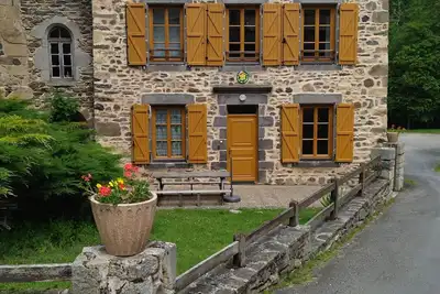 Image de Charmant Gîte Indépendant au Coeur d'un Village de Campagne avec Cour Fermée