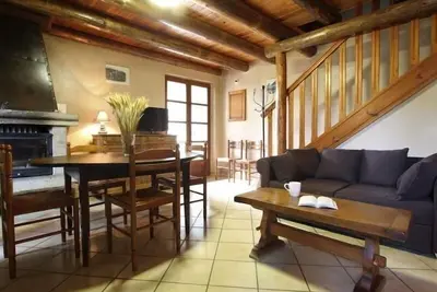 Image de Charmante maison en pierres avec terrasse, proche cité médiévale, nature et lac