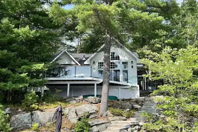 Image de This Breathtaking Lake Muskoka beauty has it all!