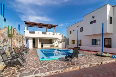 Half Block From Beach - Excellent Furnished 2 Bedroom Apt #3