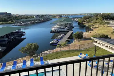 Image de Breathtaking top floor 2br 2ba condo overlooking Possum Kingdom Lake & marina