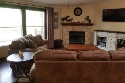 Image de Creekside Country Retreat, Spacious country living on 1 acre in the country.