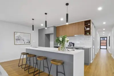 Image de Spacious house close to Hobart Cbd. Wifi & New 80 inch Sony Qled Smart Tv