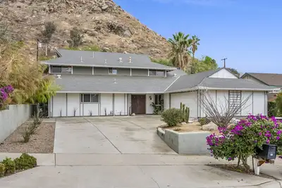 Image de Mid-century modern style house Fwy 60 and 91 讲中文