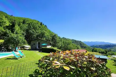 Image de Grange très privée, joliment restaurée avec piscine privée, belles vues, Wifi