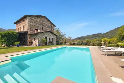 Image de Ferme toscane à Garfagnana avec piscine privée, vue et alpagas, 8 personnes. Wifi
