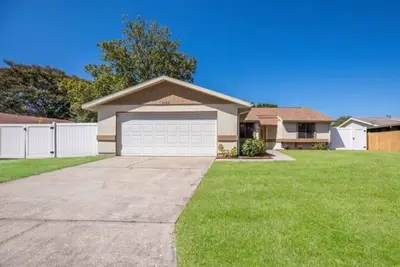 Image de Spacious home away from home. Near beaches. Img Academy. Fenced. Garage