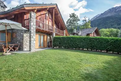 Image de Altido Big Flat for 6 w/Backyard and parking in Courmayeur