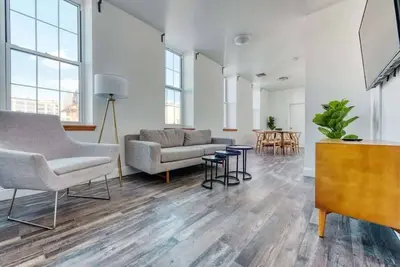 Image de Stairway | 3br Apt w W/D Ideal for Groups