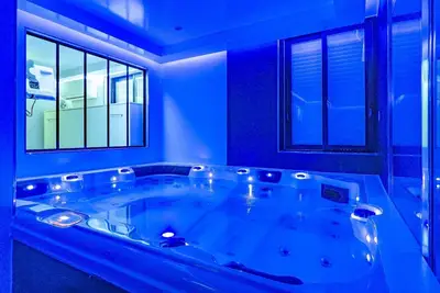 Image de Suite luxe Jacuzzi Sauna