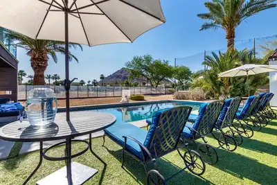 Image de Phoenician Golf, Heated Pool, Contemporary, 11 Beds