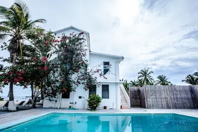 Image de Welcome To Flying Cloud Beach Hotel